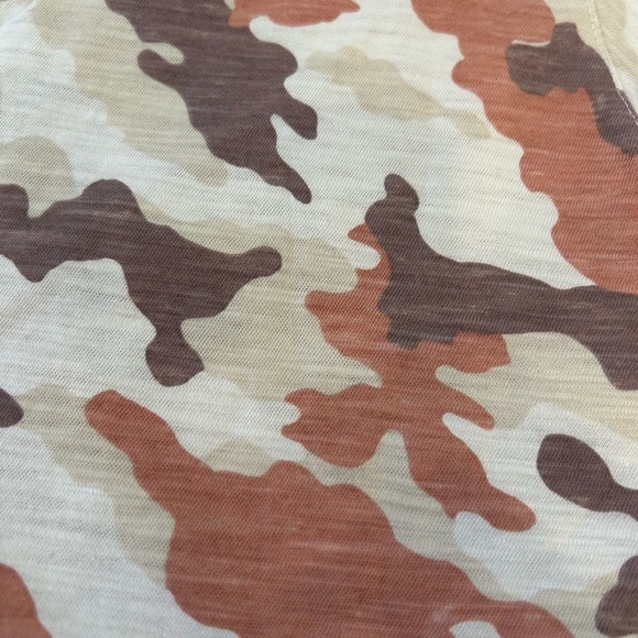 NWT Old Navy EveryWear Printed V-Neck T-Shirt - Picture 3 of 10